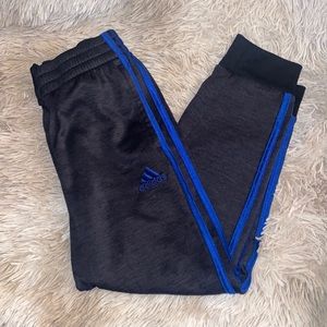 Kids adidas jogger 🏃🏽‍♂️ pants